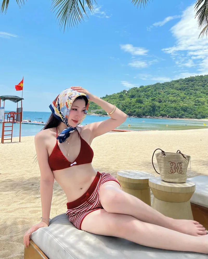 Mỗi ngày thêm năng lượng với ảnh gái xinh đi biển mặc bikini
