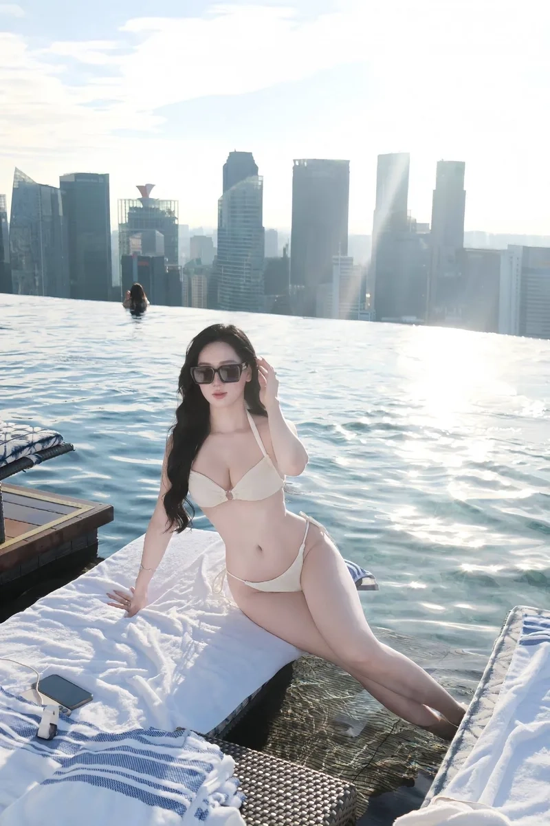 Ngắm ngay anh gái xinh mặc bikini siêu gợi cảm