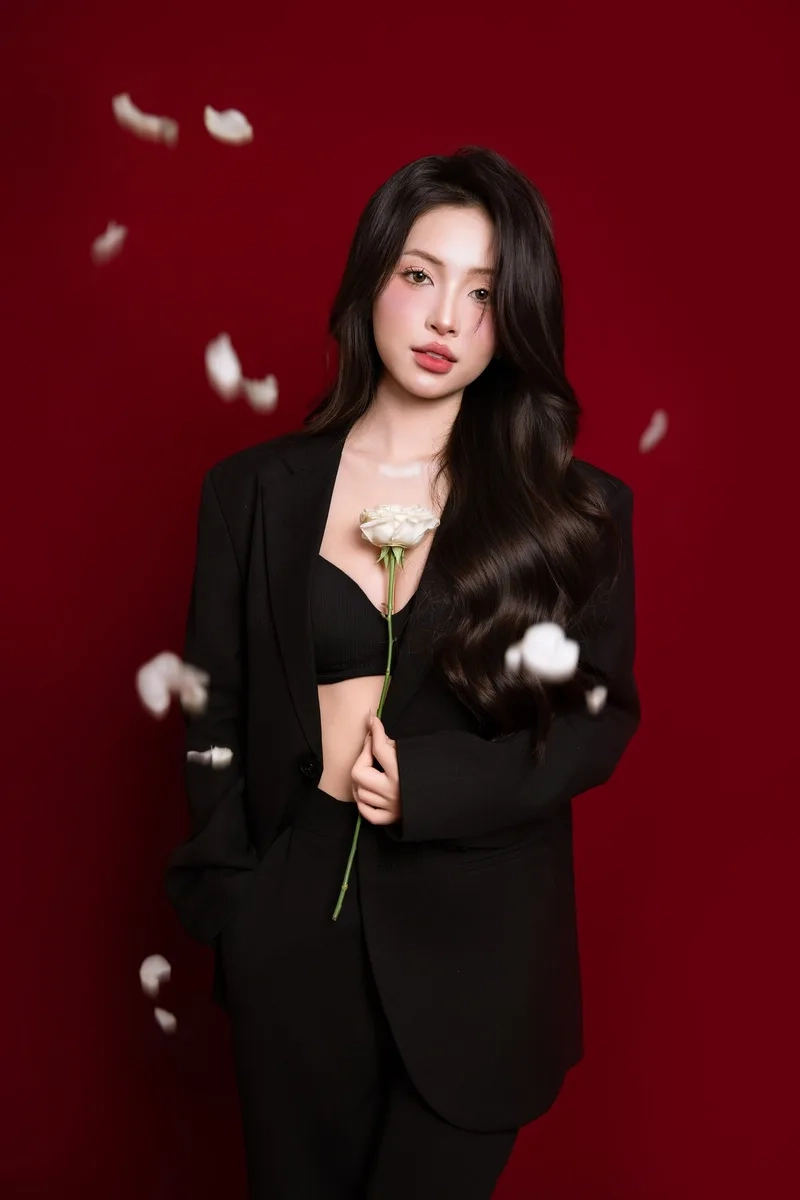 Mỗi ngày thêm yêu đời cùng ảnh gái xinh sang trọng