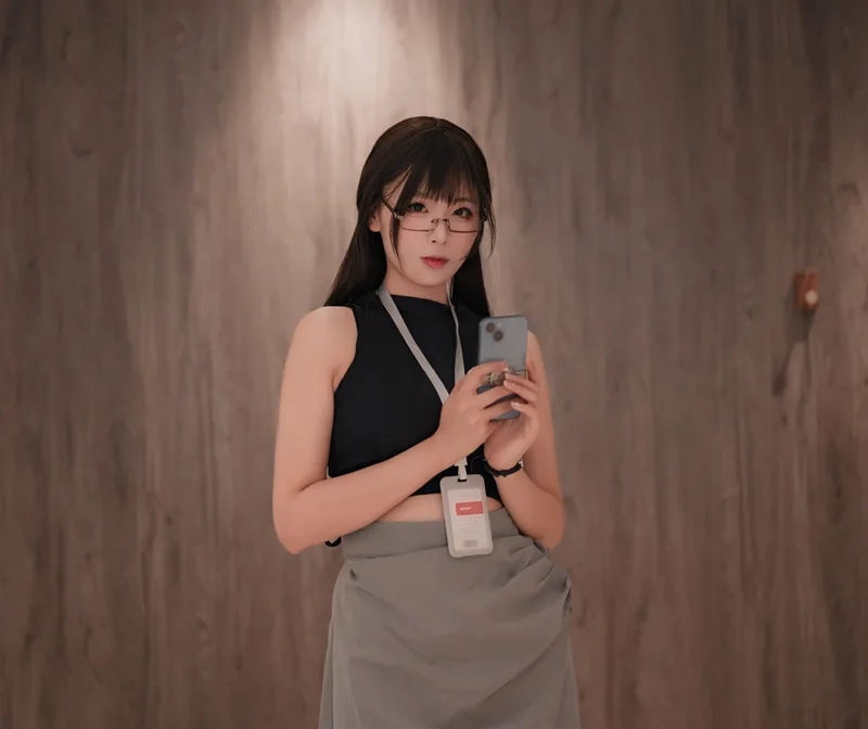 Sự kết hợp hoàn hảo giữa tri thức và dễ thương của Gái xinh cute đeo kính