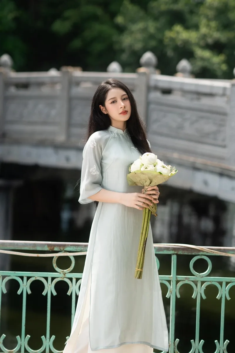 Ngẩn ngơ trước vẻ duyên dáng của Gái mặc áo dài đẹp