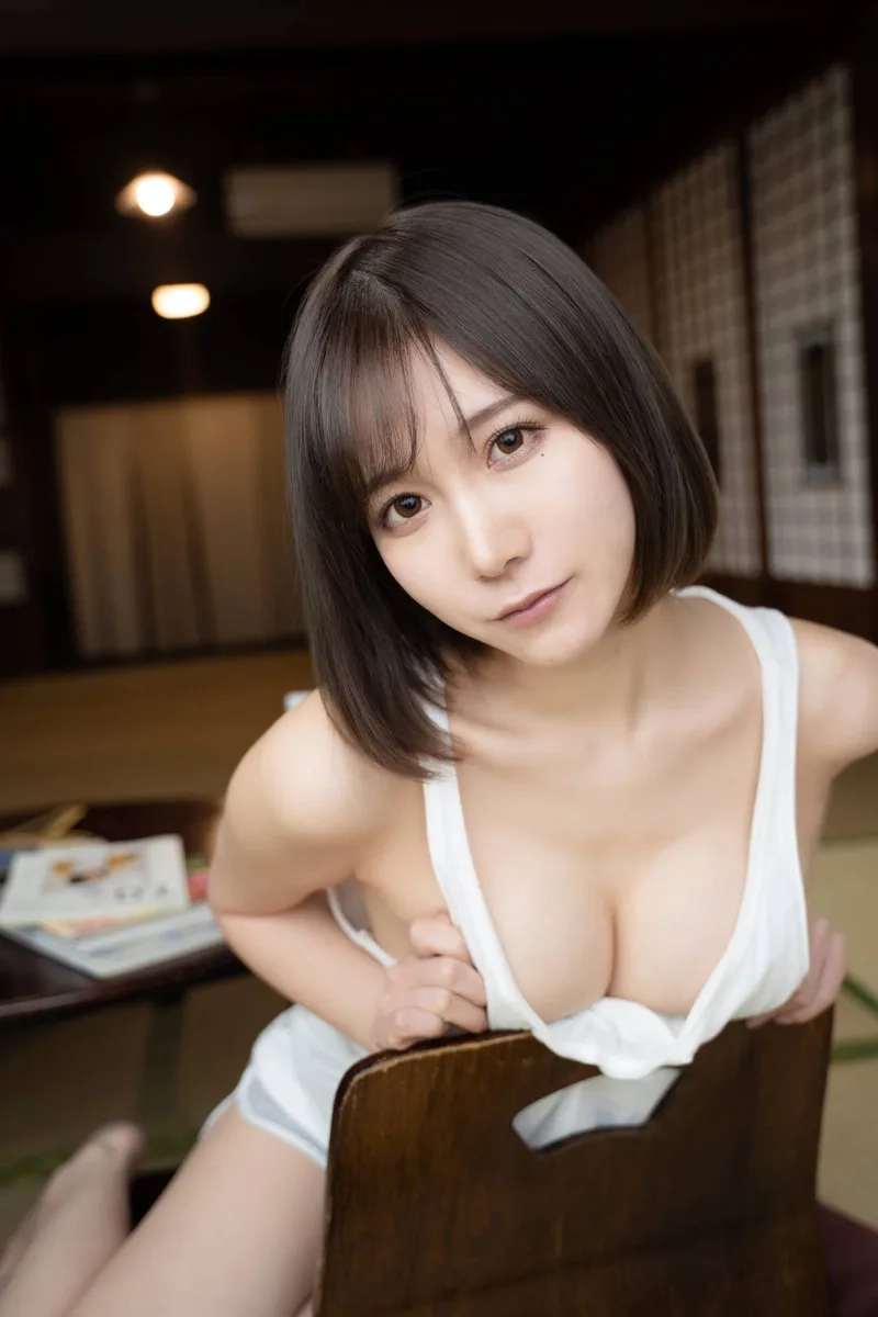 Dịu dàng và xinh xắn như Con gái tóc ngắn xinh