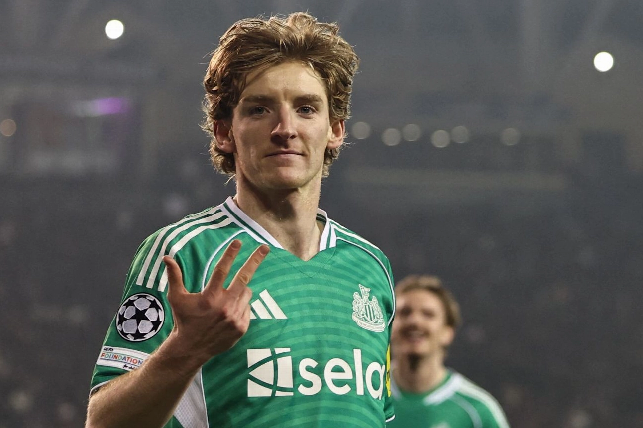 Anthony Gordon ghi bàn tại Champions League