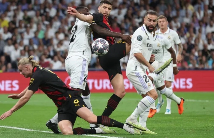 Cầu thủ Real Madrid tập luyện trước trận đấu.