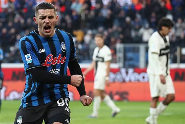 Gương mặt rạng rỡ của Krstovic sau cú dứt điểm cháy lưới đối phương