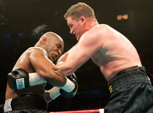 Mike Tyson trong khoảnh khắc đáng nhớ của sự nghiệp Mike Tyson