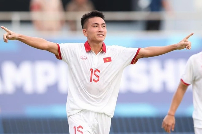 Nguyễn Minh Quang nhận giải cầu thủ xuất sắc nhất trận U23 Việt Nam