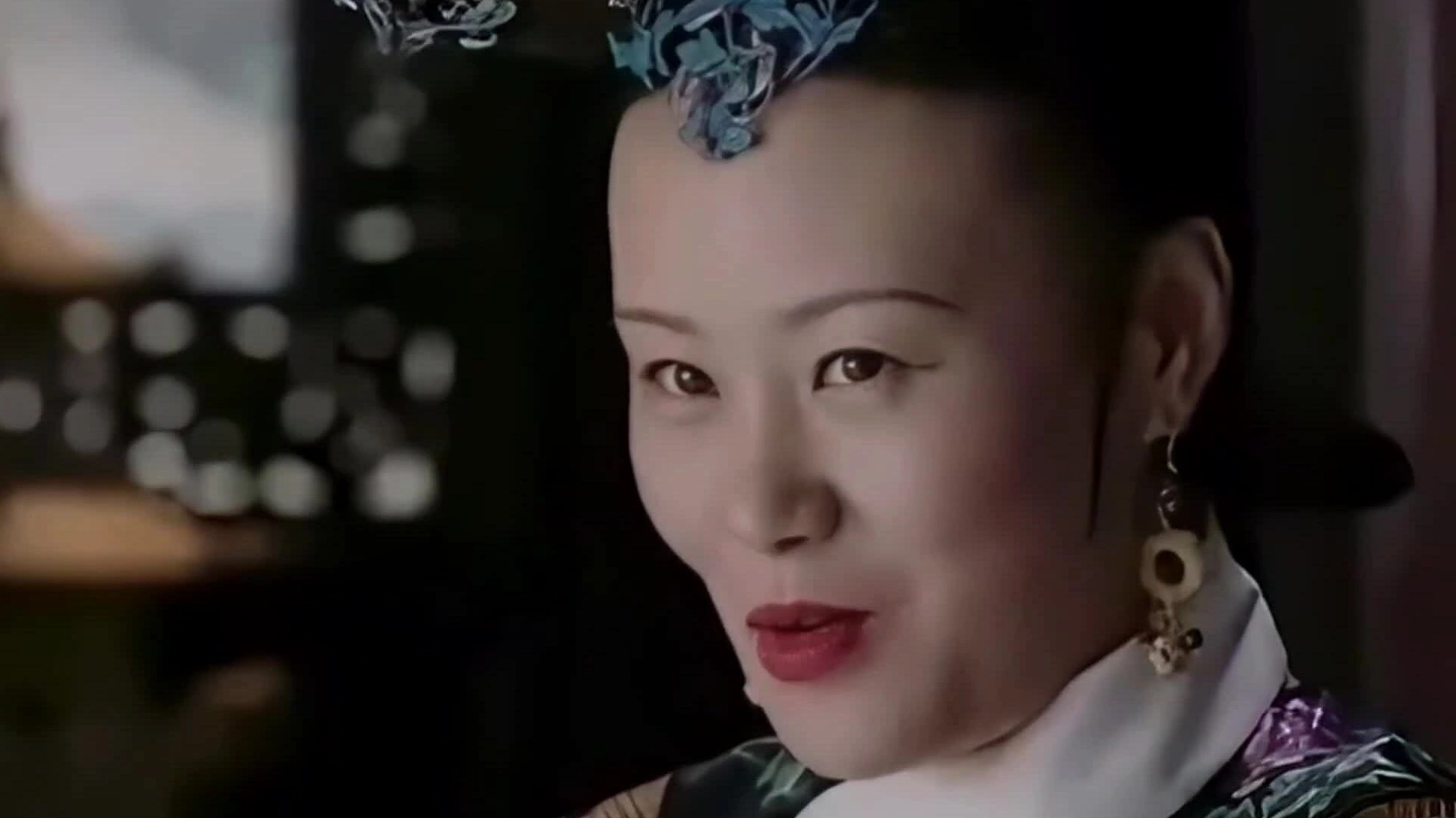 Ánh mắt sắc sảo đầy mưu toan của nhân vật