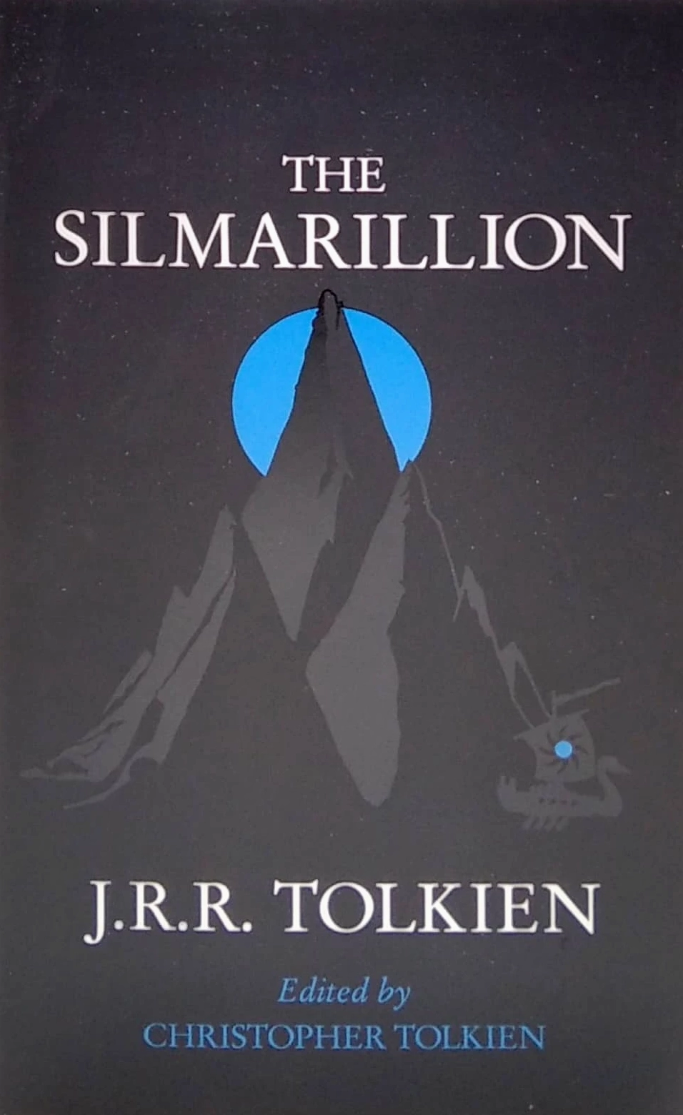 Bìa sách The Silmarillion với hình ảnh thiết kế đậm chất thần thoại