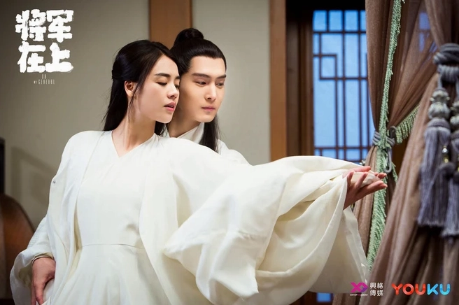 Biểu cảm hài hước lố lăng của các nhân vật phụ