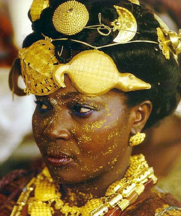 Bức ảnh mô tả chi tiết sự quyền uy thông qua số lượng vàng mà một vị thủ lĩnh sở hữu