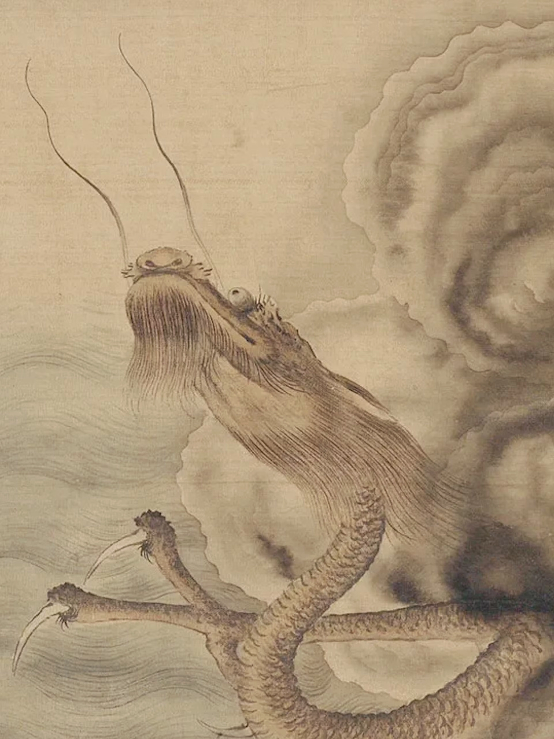 Bức họa những con rồng ẩn hiện trong mây mù tượng trưng cho sức mạnh siêu nhiên kỳ bí