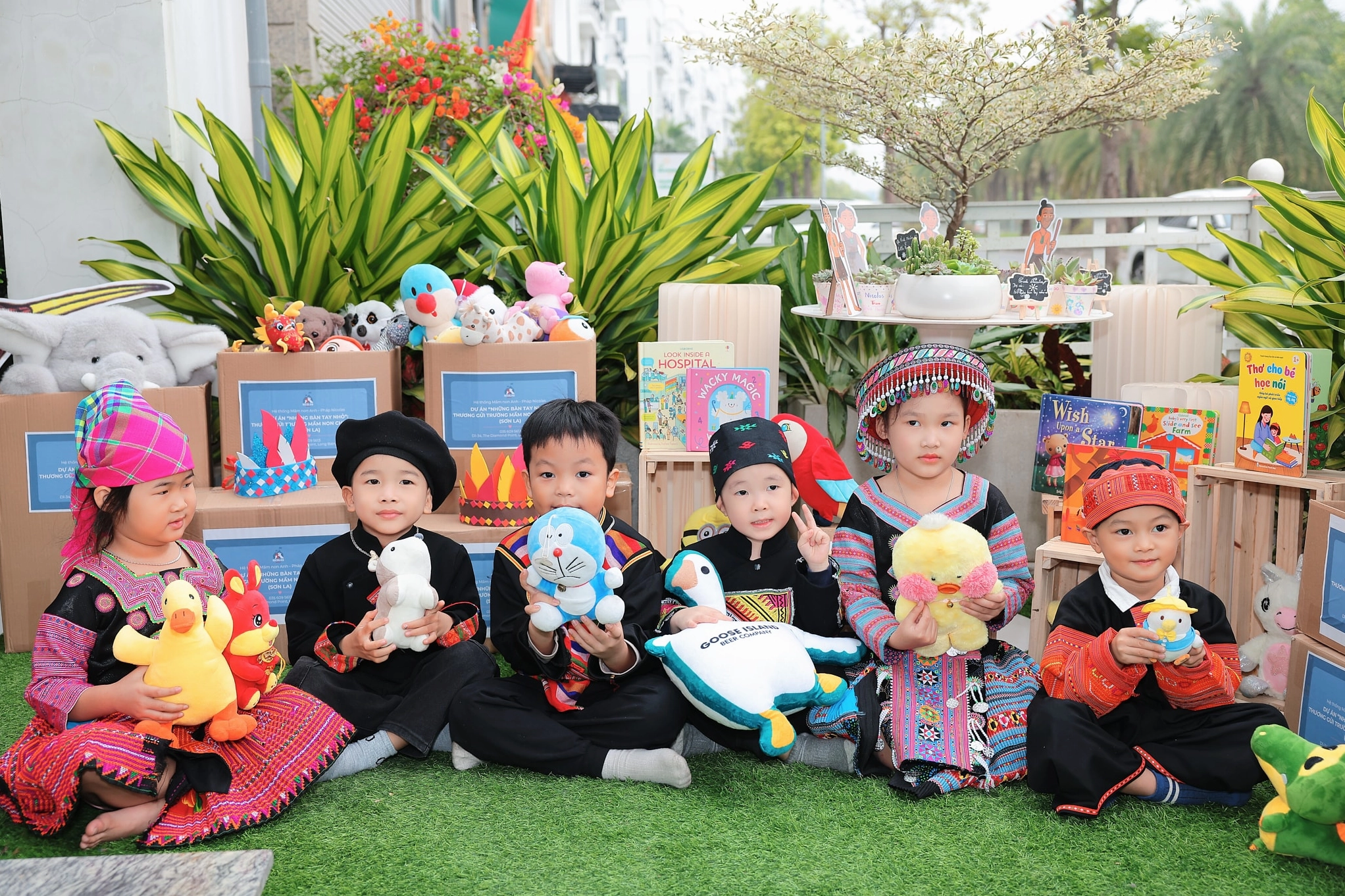 Bức tranh miêu tả sự giao hòa giữa con người và thiên nhiên