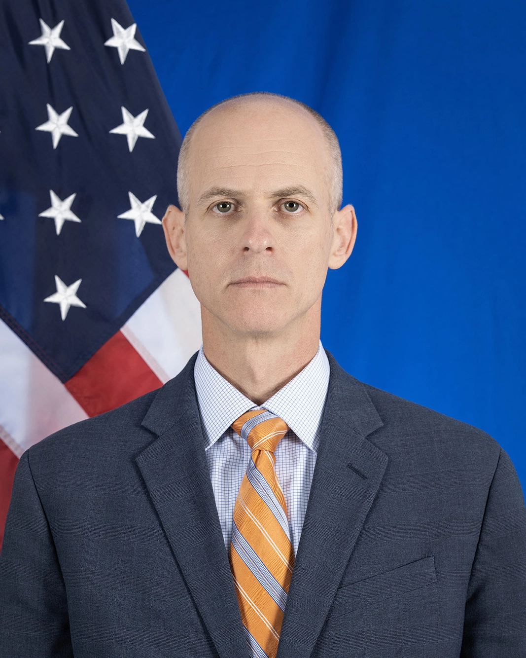 Chân dung nhân vật trung tâm mang nét uy quyền và sâu sắc