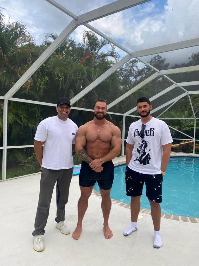 Chris Bumstead cùng Edwin Mejia Jr và Vlad Yudin thảo luận về ngành công nghiệp thể hình