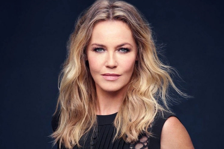 Diễn viên Connie Nielsen trong một phân cảnh quyền uy