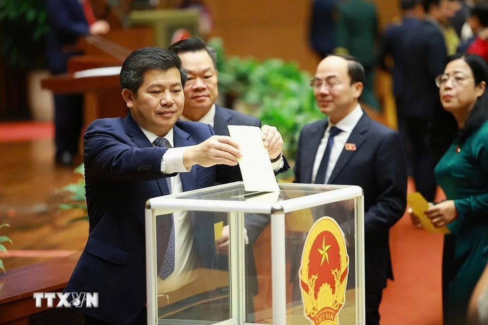 Đồng chí Trần Vũ Khiêm Phó Bí thư Thường trực Tỉnh ủy Trưởng Đoàn ĐBQH tỉnh bỏ phiếu bầu Chủ tịch nước