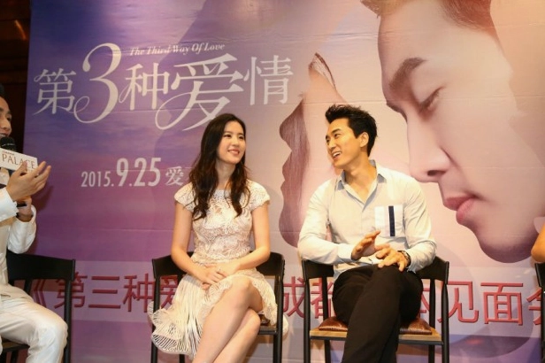 Gương mặt đượm buồn của nữ chính khi phải đưa ra quyết định khó khăn