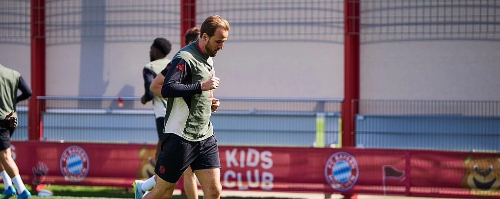 Harry Kane practices with Bayern Munich ahead of their Champions League quarterfinal against Real Madrid