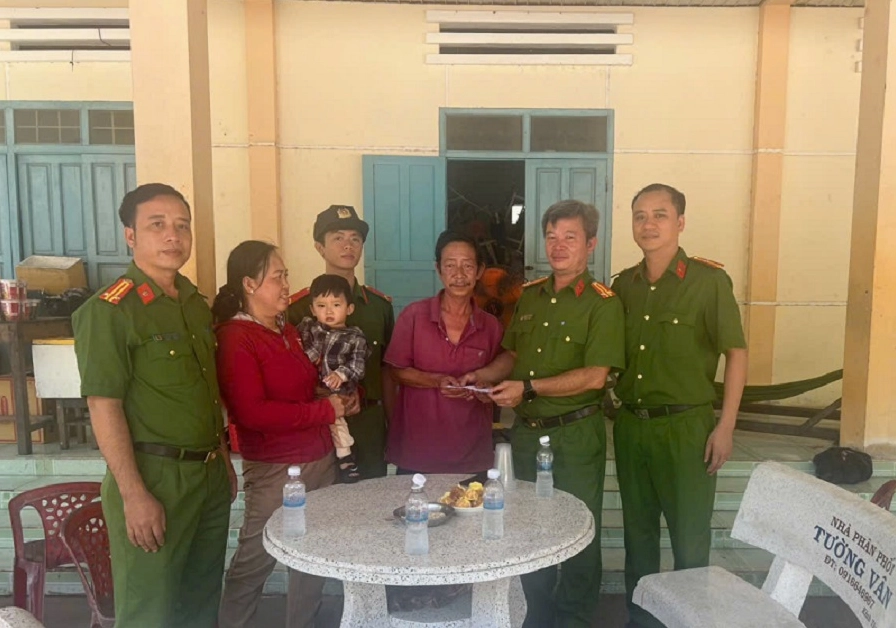 Hình ảnh mang tính ẩn dụ về sự quan tâm và bảo vệ