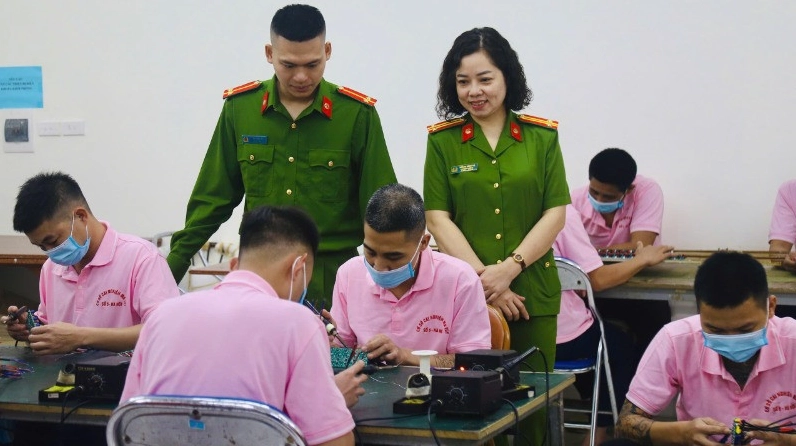 Hình ảnh minh họa cho tiểu thuyết Hoan lạc anh hùng với phong cách lãng tử