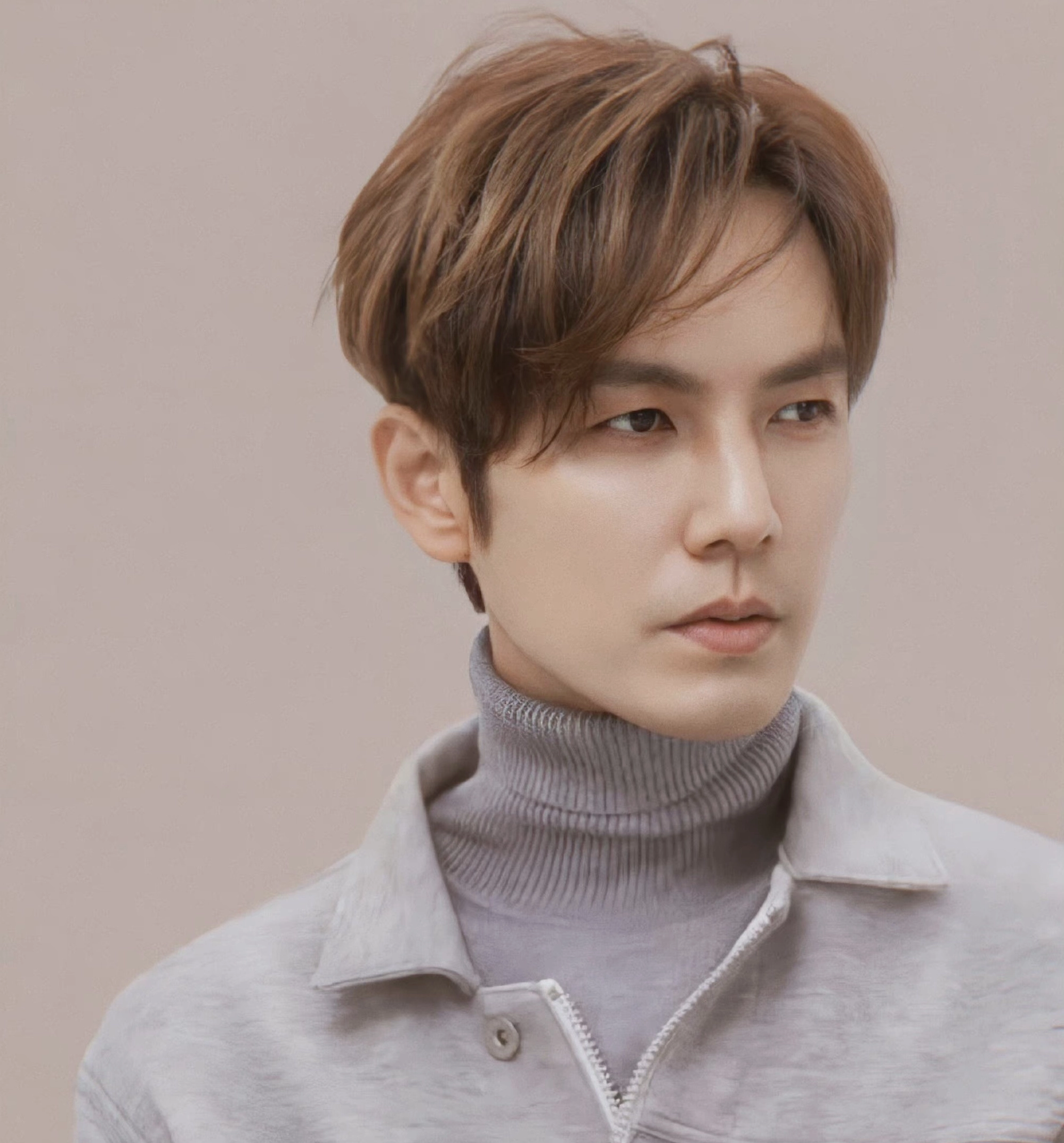 Hình ảnh nữ chính với nụ cười tỏa nắng