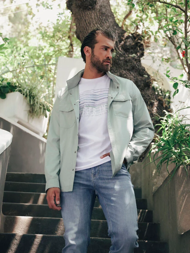 Hình ảnh phong cách thường ngày thể hiện khoảnh khắc bình yên hiếm hoi của các nhân vật