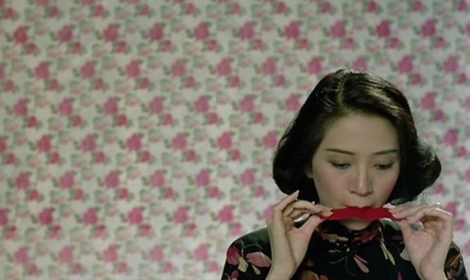 Hình ảnh Yên chi khấu mượn hình ảnh người con gái tô hồng đôi môi