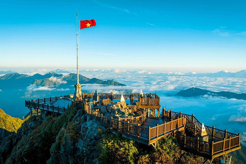 Khung cảnh núi non hùng vĩ gợi nhớ đến dãy Andes nơi khởi nguồn của những huyền thoại