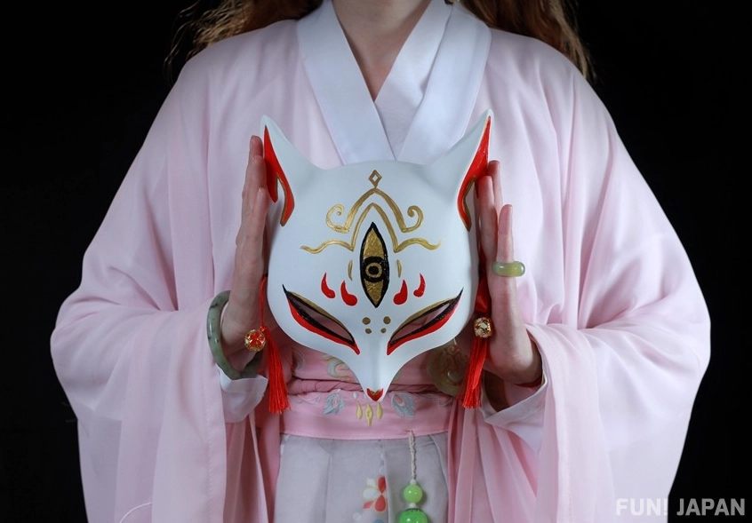 Mặt nạ cáo đại diện cho truyền thuyết cửu vĩ hồ đầy ma mị