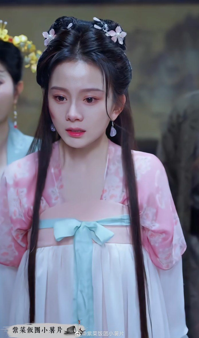 Một cảnh tương tác đầy căng thẳng nhưng cũng không kém phần cuốn hút giữa nam nữ chính