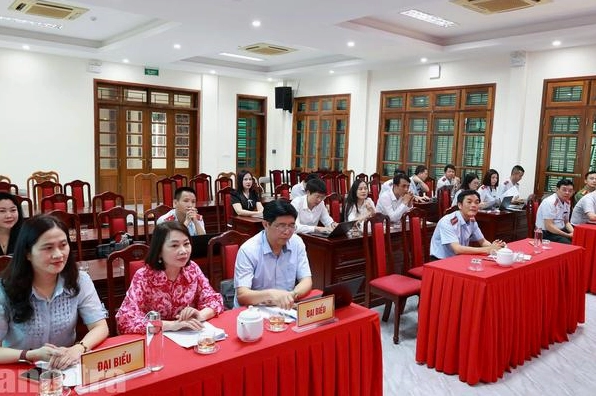 Một cảnh tương tác giàu cảm xúc giữa các nhân vật chính