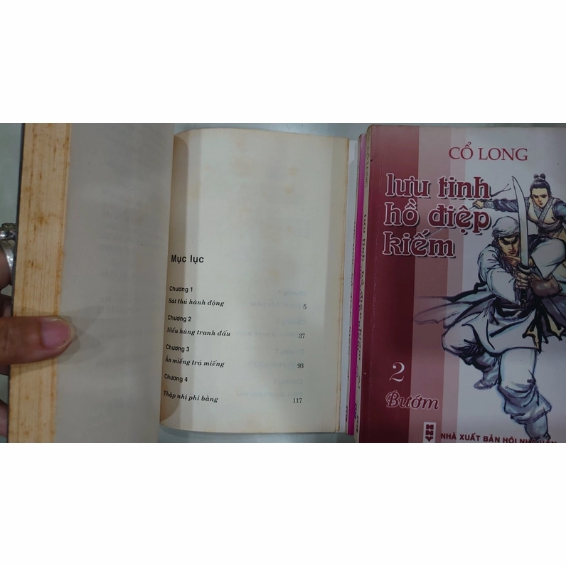 Một góc nhìn khác của bộ sách Lưu tinh hồ điệp kiếm đang được lưu giữ