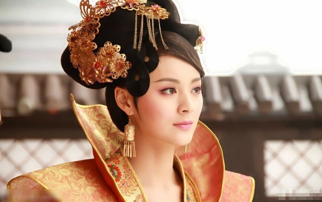 Nàng phi với làn da tỏa hương hoa quyến rũ Hoàng đế