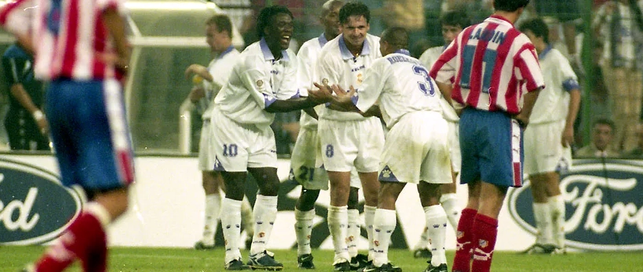 Thân hình lực lưỡng của Clarence Seedorf trên sân cỏ