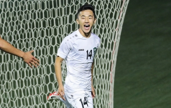 Tiền vệ Abbosbek Fayzullaev trong màu áo đội tuyển quốc gia Uzbekistan sẵn sàng cho những thử thách mới