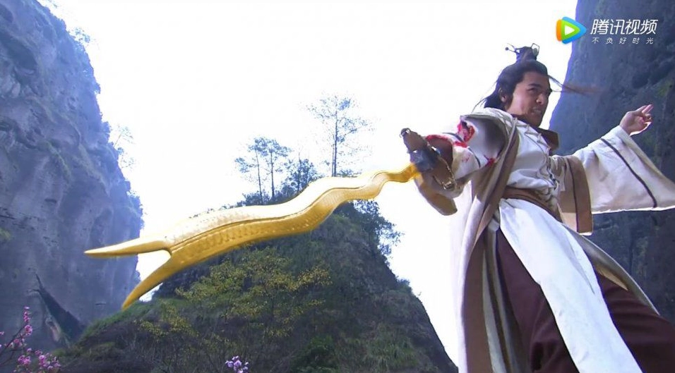 Võ công xà hình đầy uy lực của Hạ Tuyết Nghi