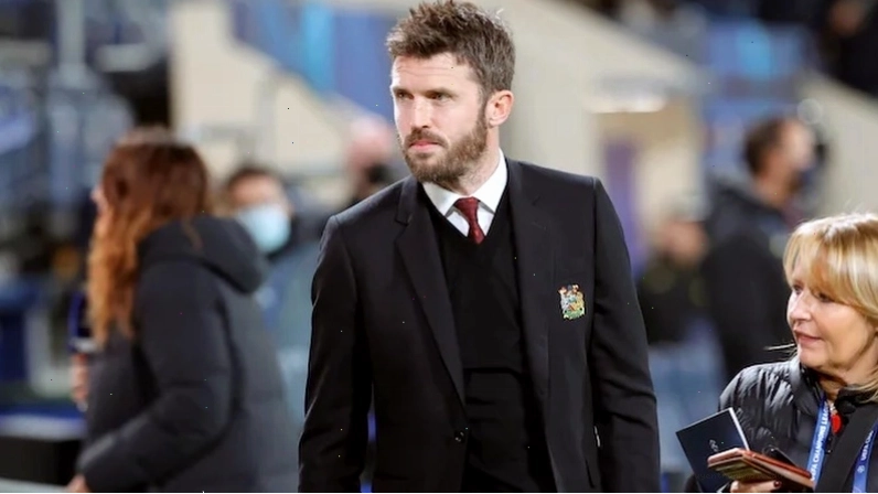 Michael Carrick chỉ đạo chiến thuật