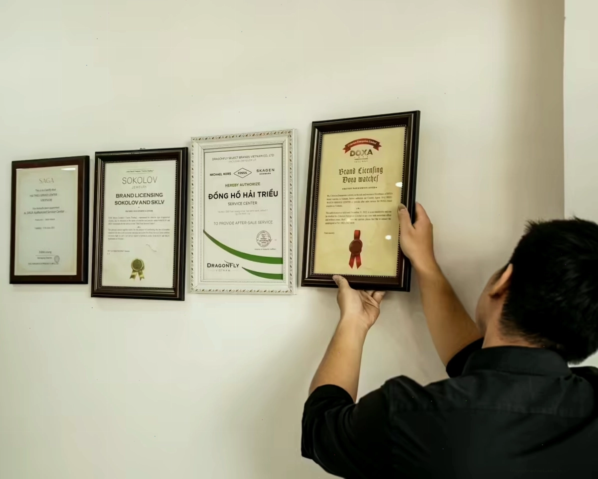 Cận cảnh không gian trung tâm bảo dưỡng đồng hồ chuyên nghiệp
