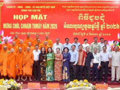 Review phim Song long xuất hải sự trở lại đầy hài hước của thập niên 80